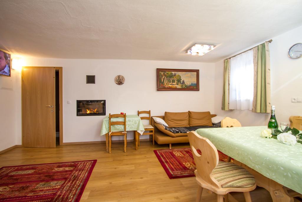 Gertis Ferienwohnung Hochfilzen Rum bild